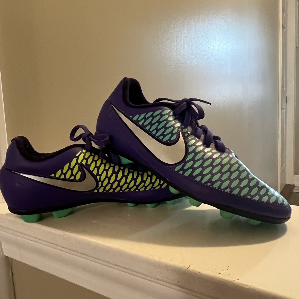 Nike Youth Size 5.5 Magista Onda FG Soccer Cleats Purple Green Yellow 2015